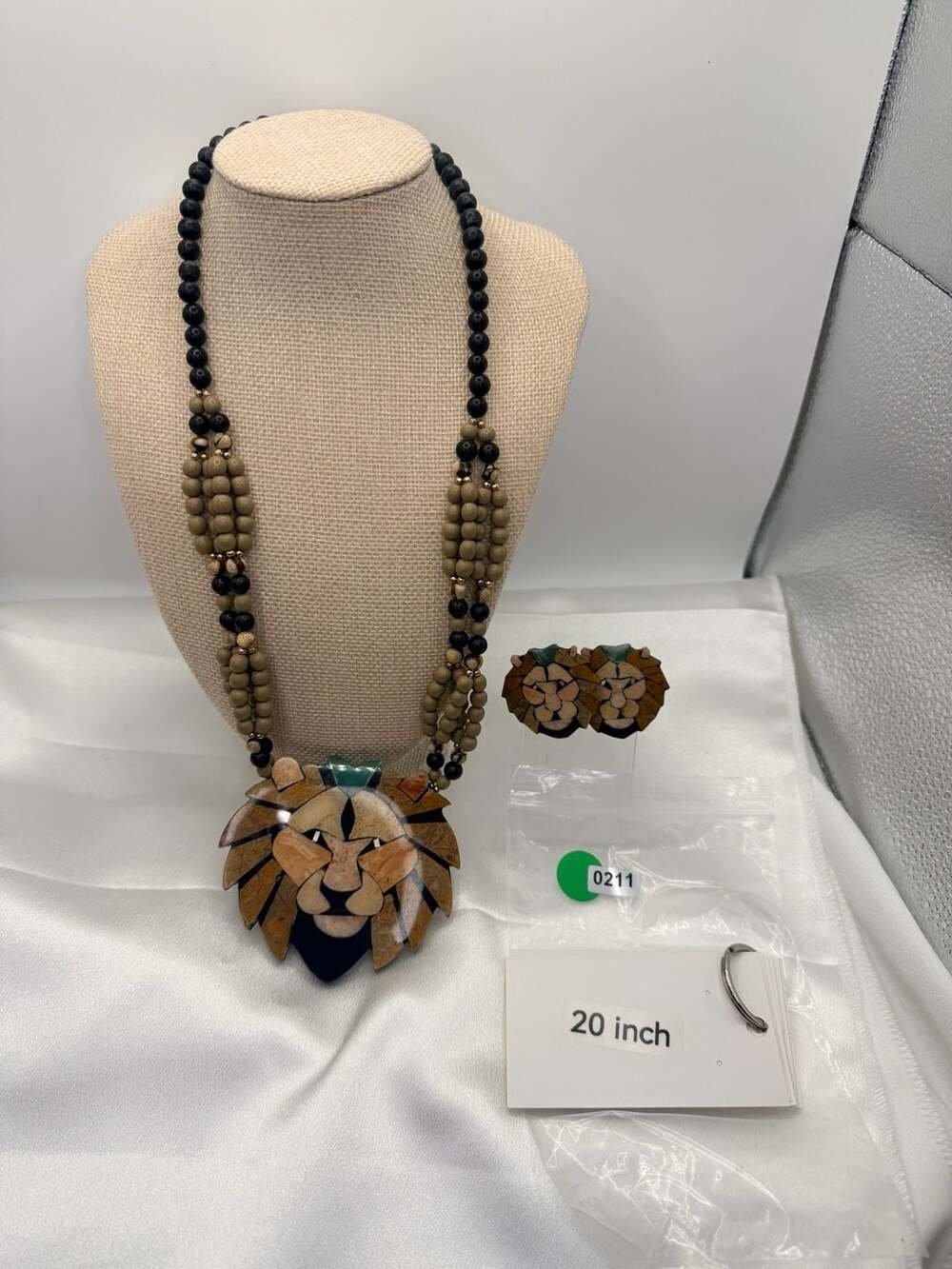 Lee Sands Lion Necklace Earrings Set 20 Inch